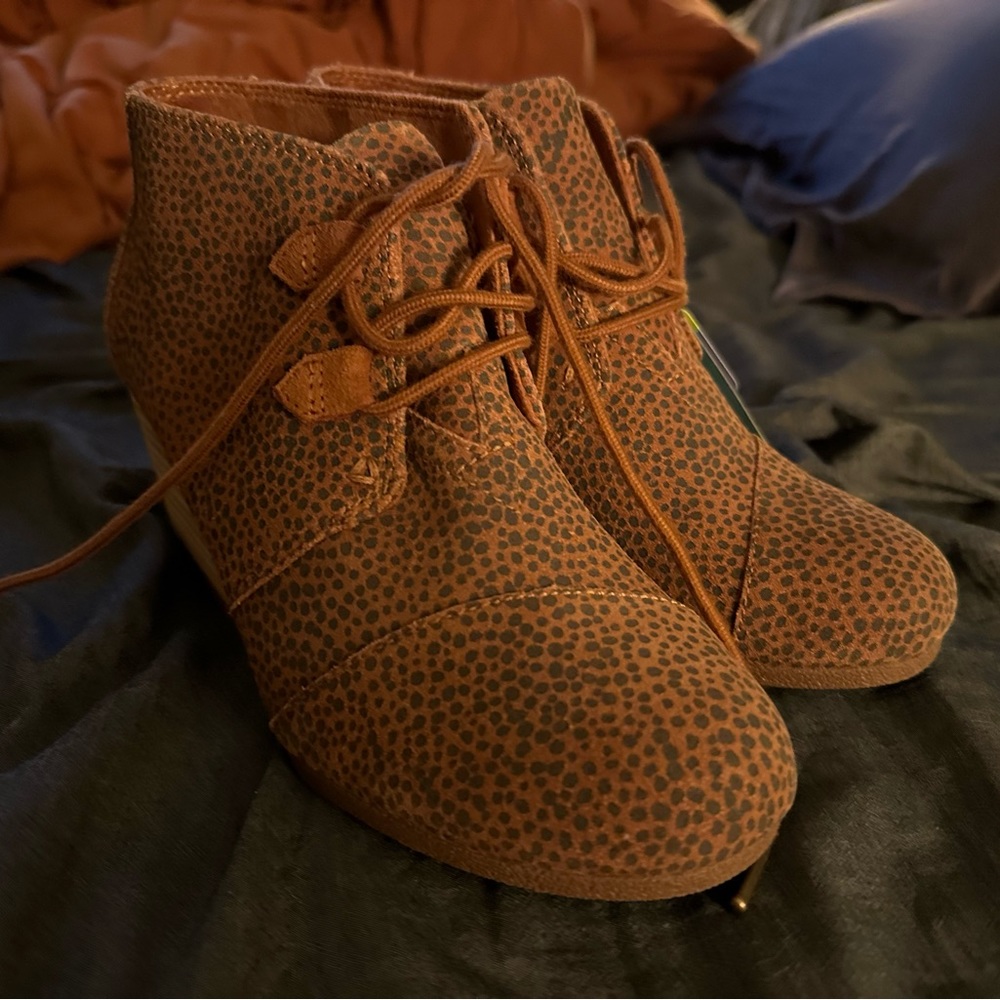 Toms Leopard print wedge booties